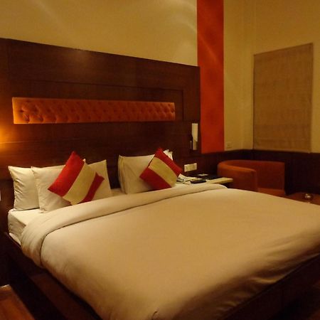 Hotel Aura - New Delhi Railway Station Exterior foto