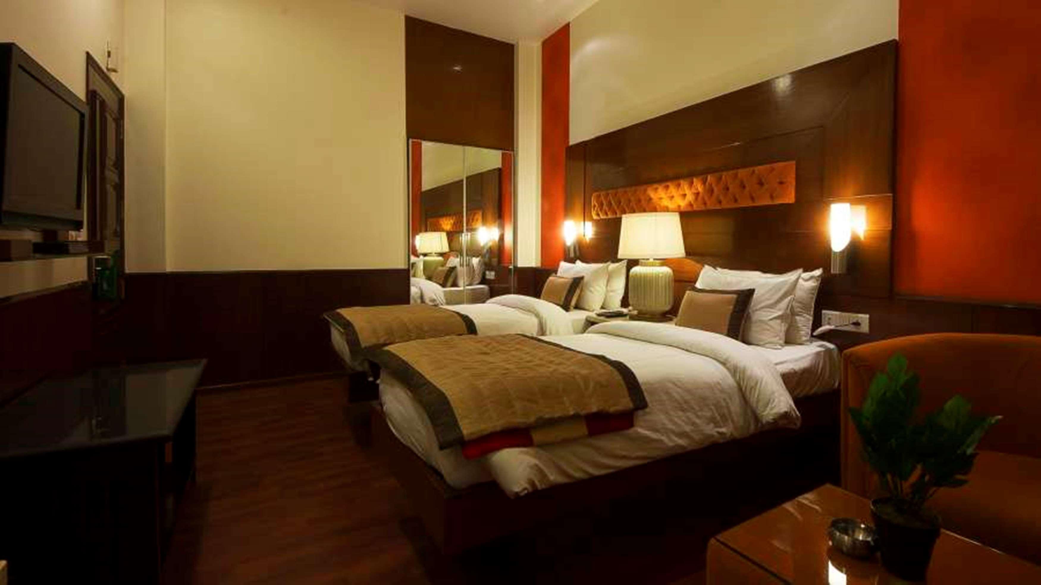 Hotel Aura - New Delhi Railway Station Exterior foto