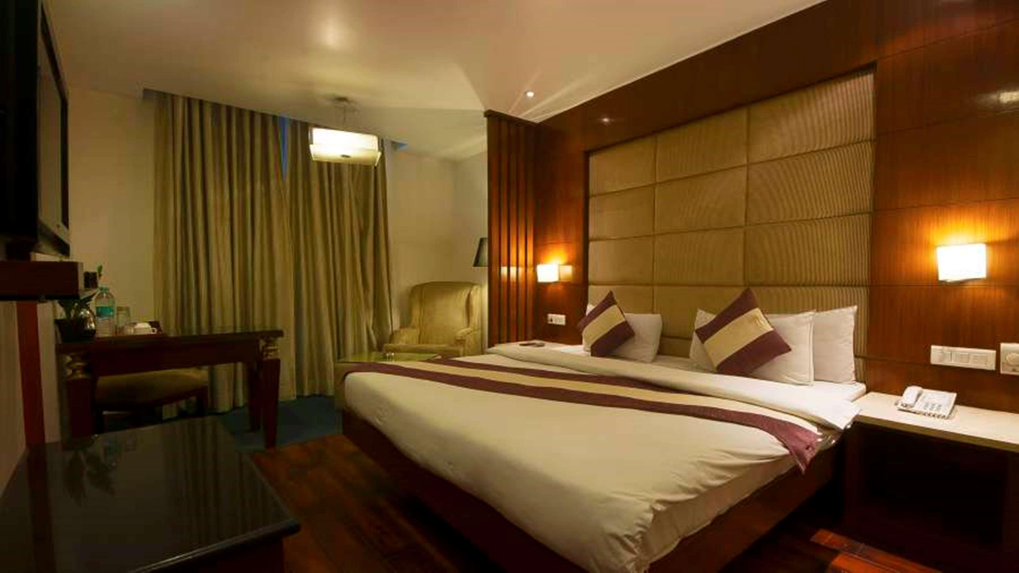 Hotel Aura - New Delhi Railway Station Exterior foto