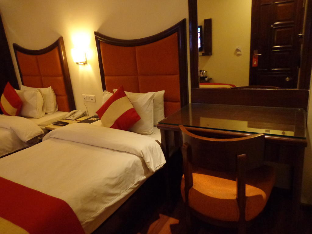 Hotel Aura - New Delhi Railway Station Exterior foto