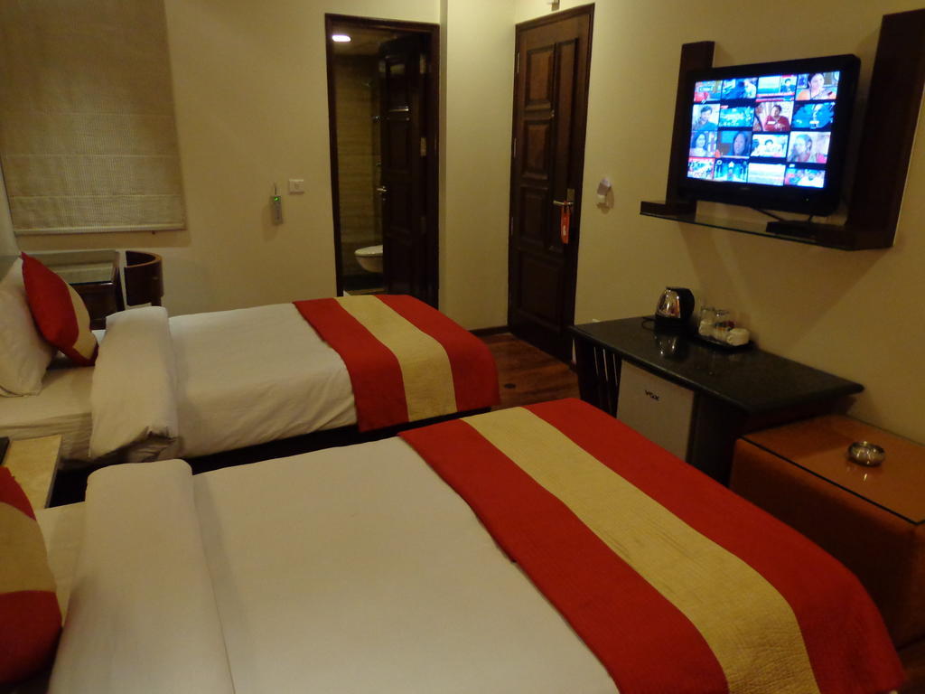 Hotel Aura - New Delhi Railway Station Exterior foto