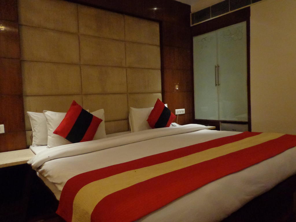 Hotel Aura - New Delhi Railway Station Exterior foto