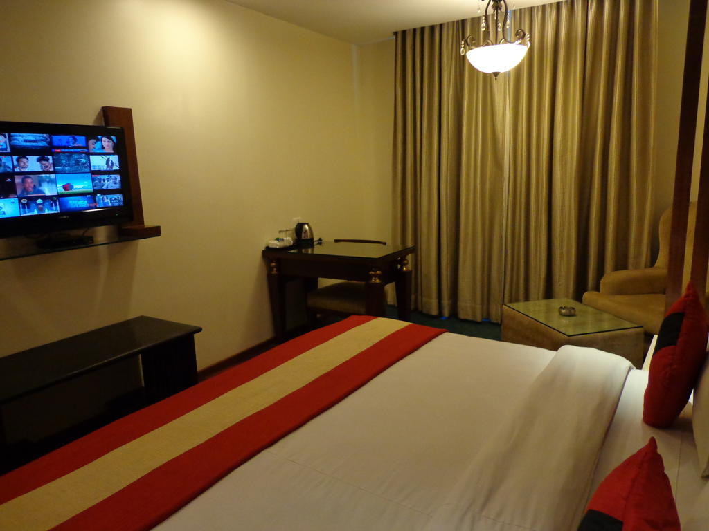 Hotel Aura - New Delhi Railway Station Exterior foto