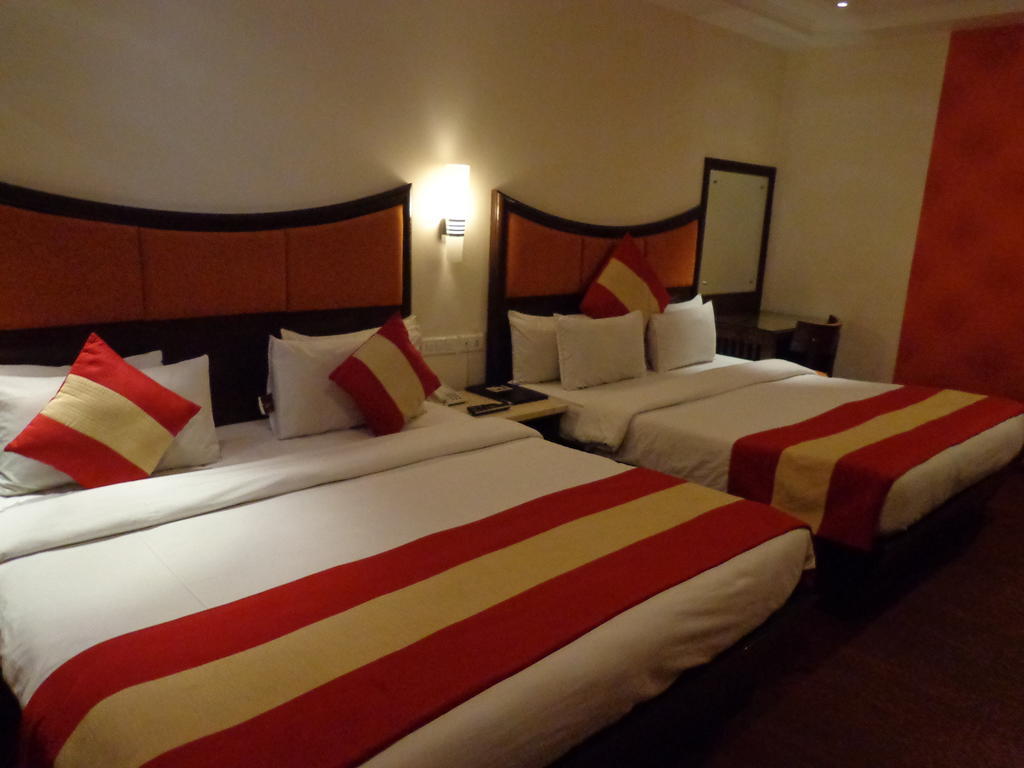 Hotel Aura - New Delhi Railway Station Exterior foto