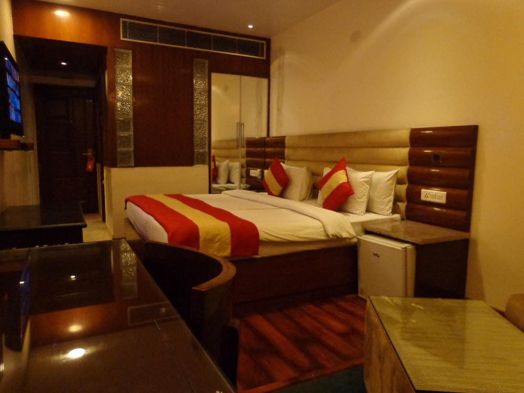 Hotel Aura - New Delhi Railway Station Exterior foto