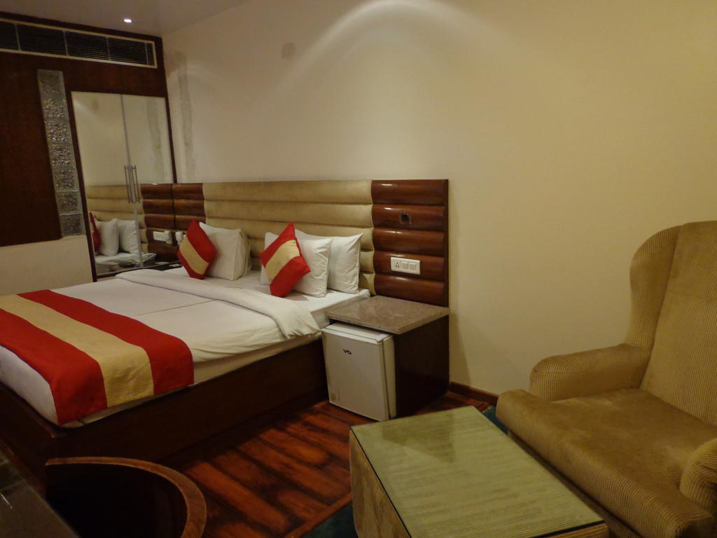 Hotel Aura - New Delhi Railway Station Exterior foto