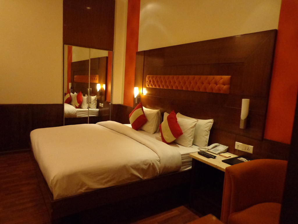 Hotel Aura - New Delhi Railway Station Exterior foto