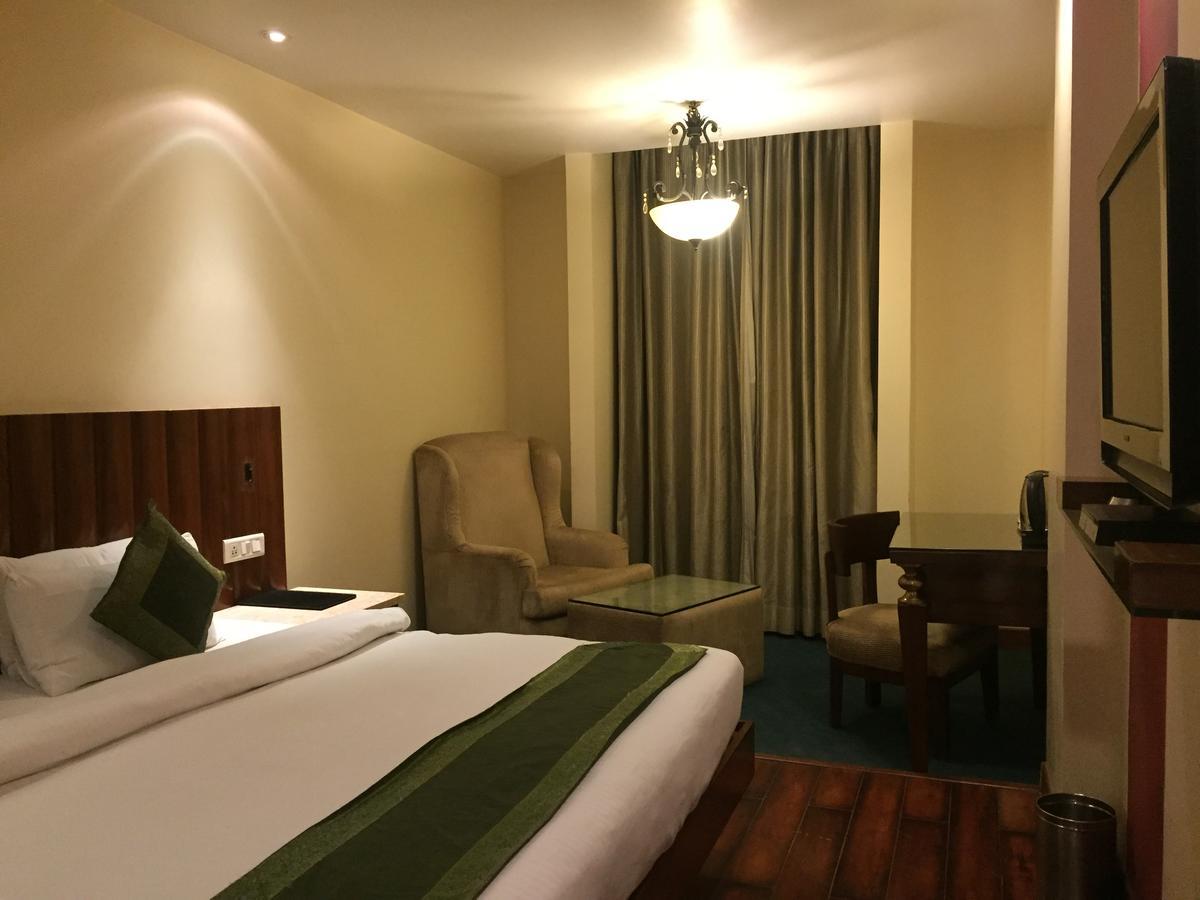 Hotel Aura - New Delhi Railway Station Exterior foto