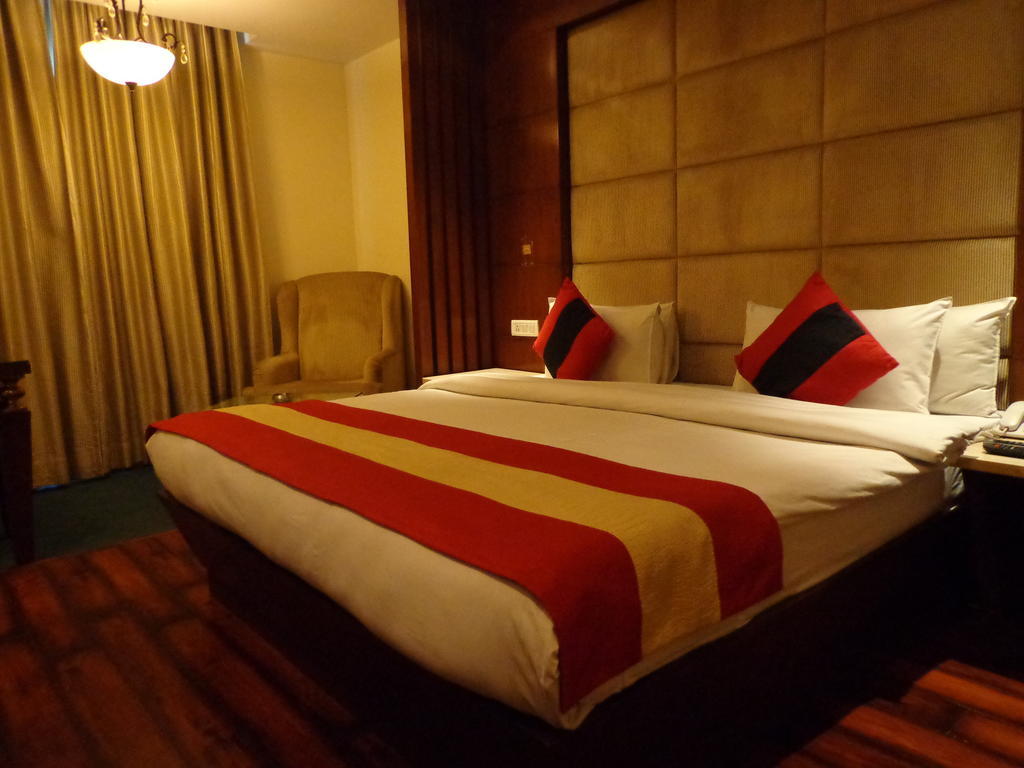 Hotel Aura - New Delhi Railway Station Exterior foto