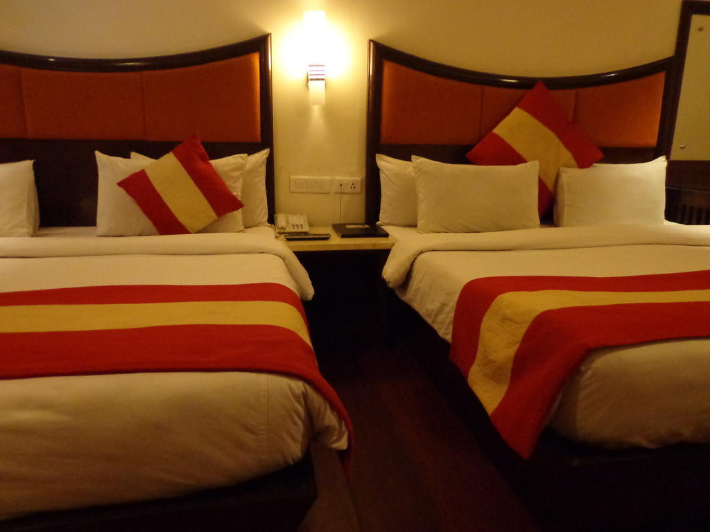 Hotel Aura - New Delhi Railway Station Exterior foto