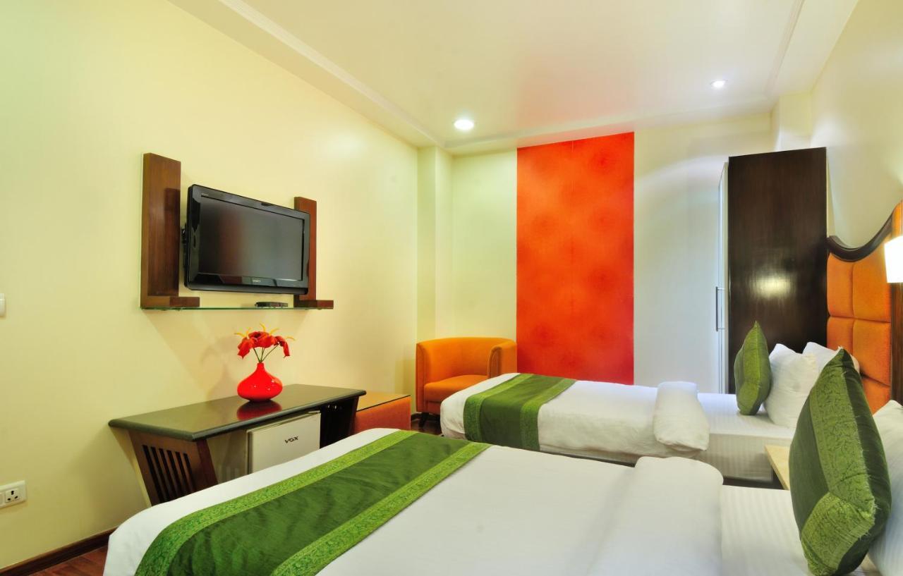 Hotel Aura - New Delhi Railway Station Exterior foto