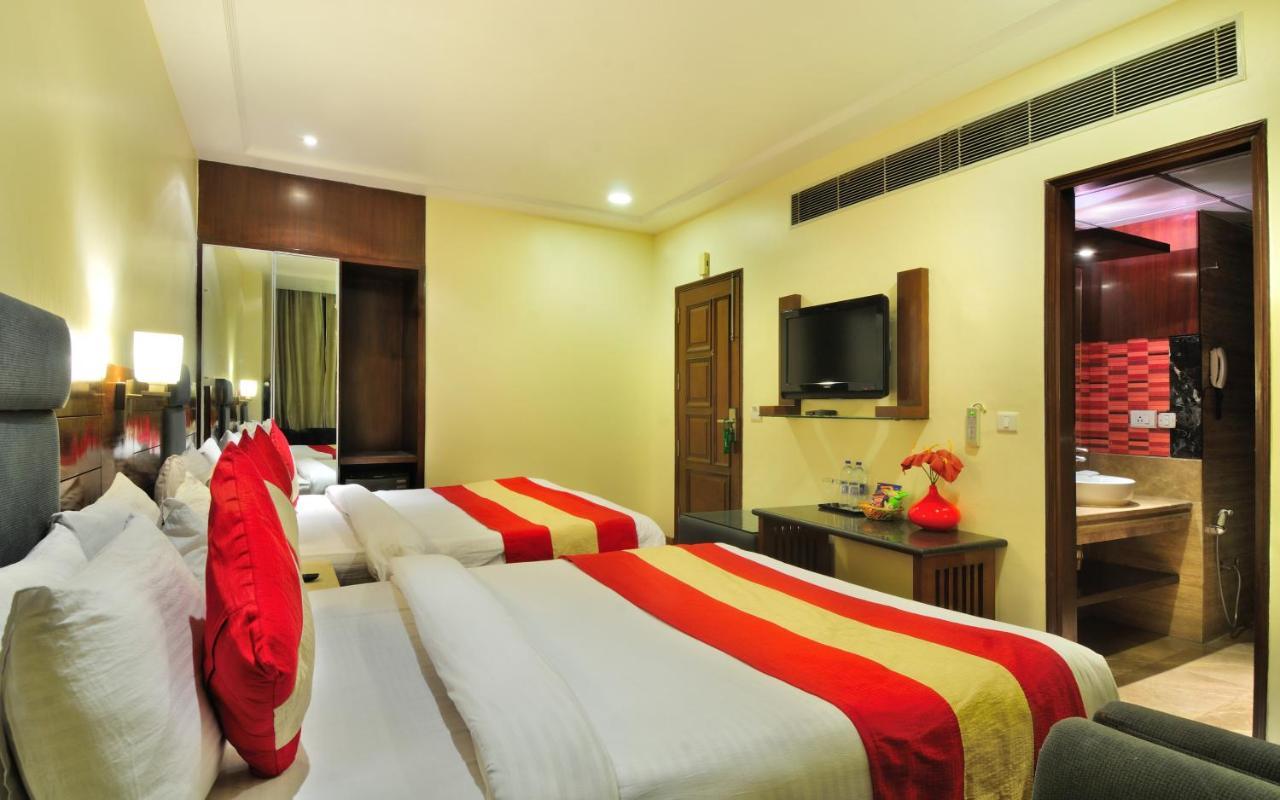Hotel Aura - New Delhi Railway Station Exterior foto
